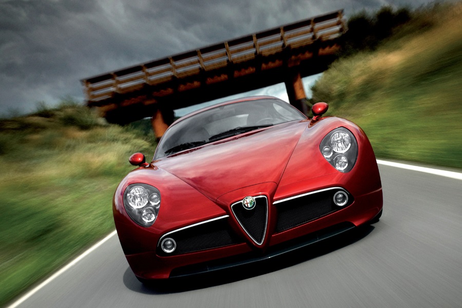 Alfa Romeo 8C, une jumelle pour la Maserati MC20 Alfa Romeo 8C, una gemella per Maserati MC20