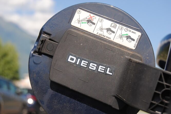 Diesel allungato con l’olio industriale, scoperta maxi truffa