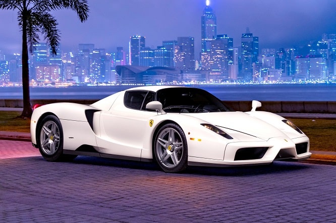 Ferrari Enzo, l’unica in Bianco Avus va all’asta