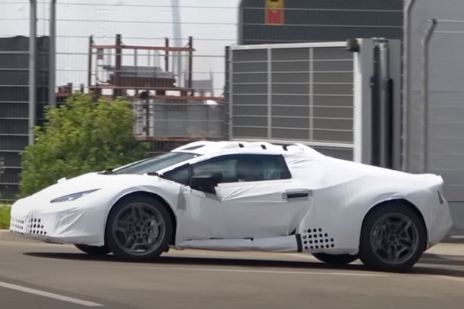 Lamborghini Huracan Sterrato, avvistamento inaspettato