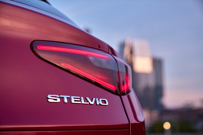 Alfa Romeo Stelvio restyling 2023, novità in stile Tonale