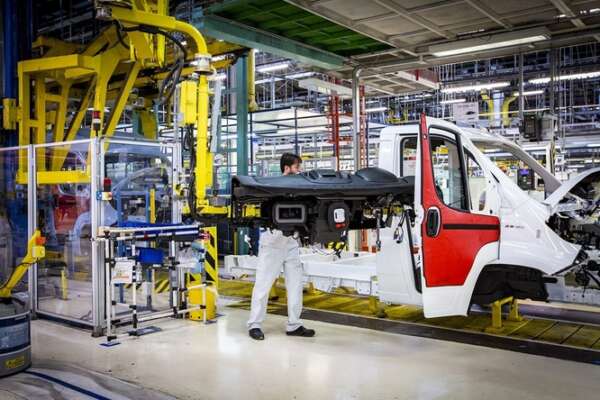 Stellantis ferma la produzione di van in Italia
