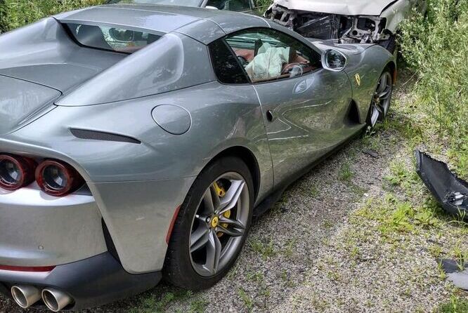 Rubano Ferrari 812 GTS, poi l’incidente: è caccia ai ladri
