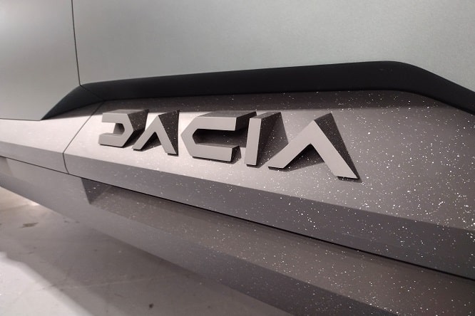 Dacia, diesel et essence tant que vous le pouvez : Dacia, diesel e benzina finché si potrà: l’elettrico può aspettare