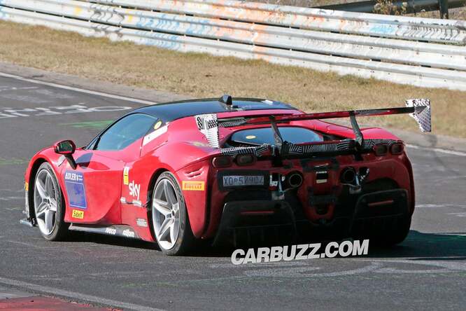 Ferrari SF90 Versione Speciale, test al Nurburgring