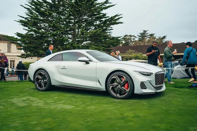 La Bentley Mulliner Batur fait ses débuts au Royaume-Uni. Bentley Mulliner Batur debutta in Gran Bretagna