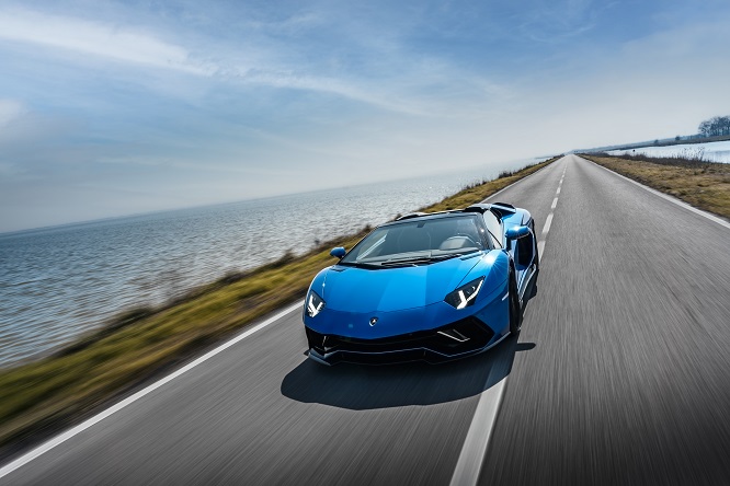 Lamborghini Aventador, nuovi test per l’erede ibrida