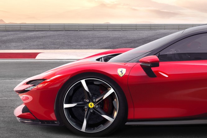 Ferrari, un campione del calcio in visita a Maranello