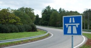 Quels sont les tronçons d’autoroute gratuits en France ? Entrée d'autoroute avec tronçon gratuit