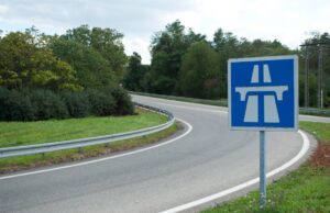 Quels sont les tronçons d’autoroute gratuits en France ? Entrée d'autoroute avec tronçon gratuit
