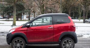 Quelle est la voiture sans permis la plus puissante pour aller à 100 km/h ? Modèle de voiture sans permis roulant en agglomération