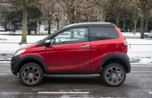 Quelle est la voiture sans permis la plus puissante pour aller à 100 km/h ? Modèle de voiture sans permis roulant en agglomération