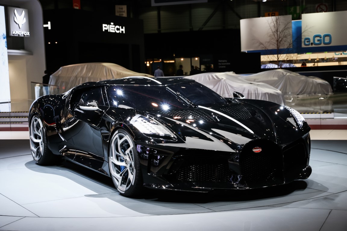 La Bugatti La Voiture Noire dans un salon