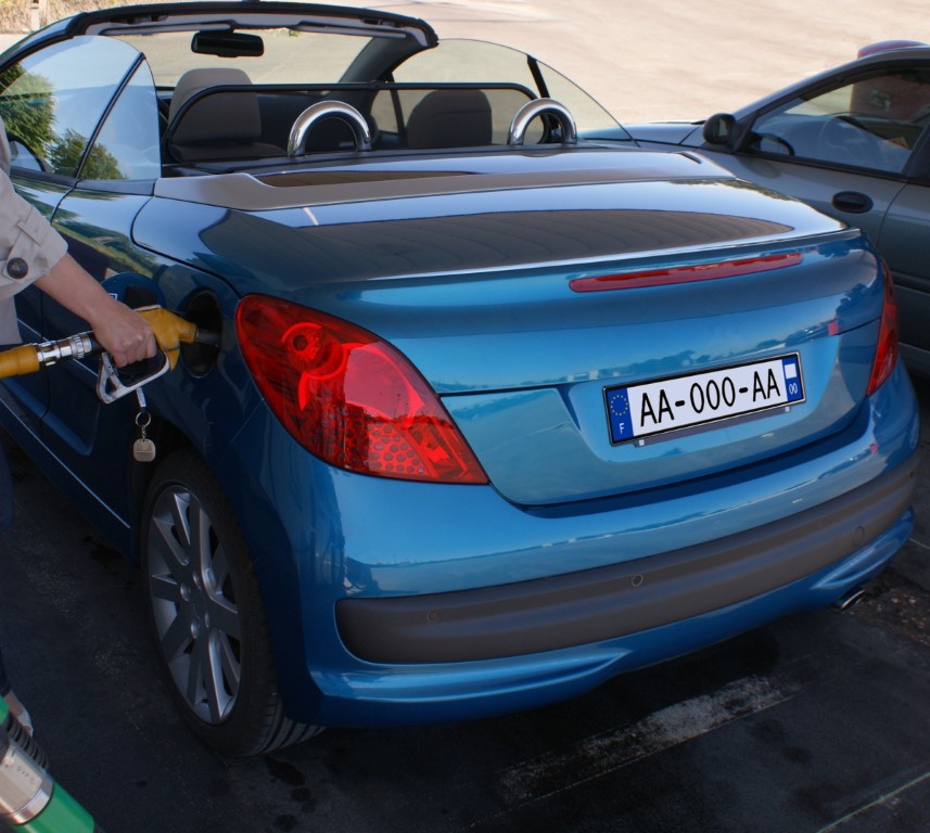 La plaque d'immatriculation d'une voiture