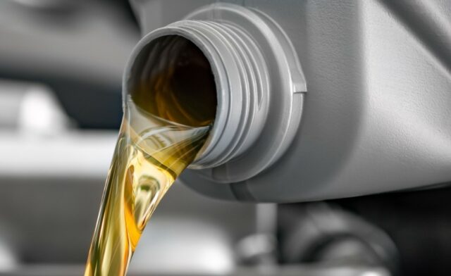 Choisir une huile 5W30 ou 5W40 pour sa voiture