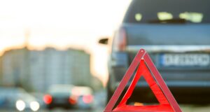 Équipements de sécurité automobile : ce que chaque conducteur doit garder dans son coffre équipement sécurité automobile coffre