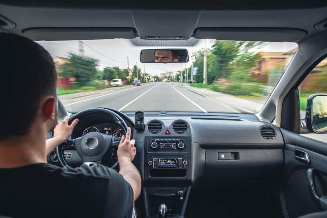 preter sa voiture dangers