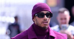 Lewis Hamilton : le plaisir retrouvé avec la SF-26… et un rapprochement très discret hors des circuits Lewis Hamilton : le plaisir retrouvé avec la SF-26… et un rapprochement très discret hors des circuits